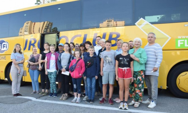 Власти отправили детей Киево-Святошинского района на отдых в международный украиноязычный лагерь