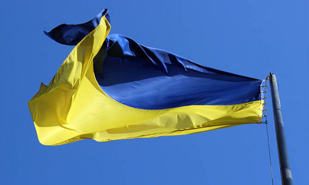 Президент Зеленский принял участие в церемонии поднятия Государственного флага Украины на Софийской площади (видео)