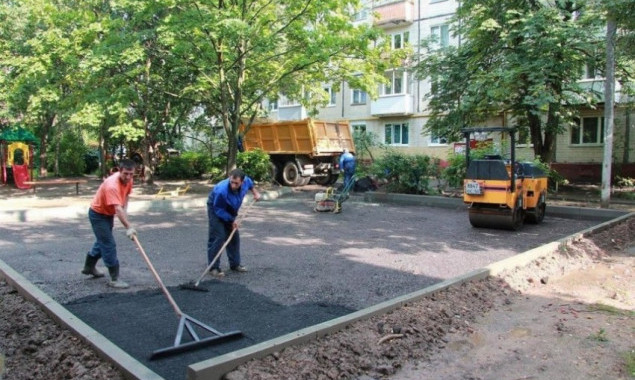 По итогам тендеров за июнь-июль в Киеве отремонтируют придомовые территории, внутриквартальные и межквартальные проезды 184 домов (адреса)