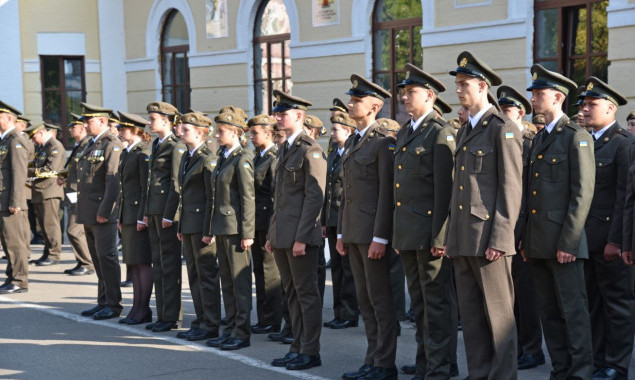 В Киевском военном лицее им. Богуна впервые начали обучаться девушки (видео)