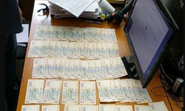 Полицейский следователь задержан в Киеве при получении взятки в 35 тысяч гривен