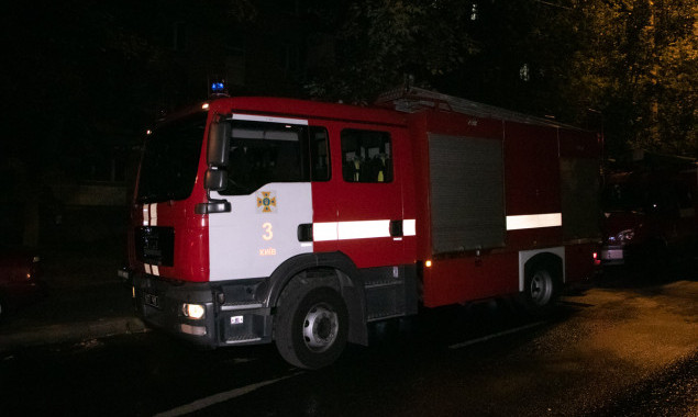 При пожаре в квартире на улице Ереванской в Киеве погибла женщина (фото, видео)