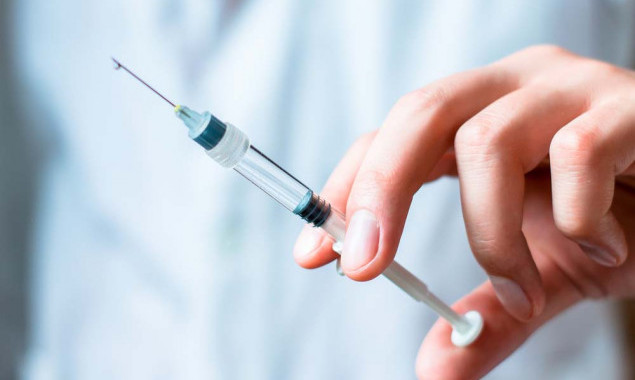 Киевские власти перераспределили между медучреждениями запасы вакцины от дифтерии и столбняка