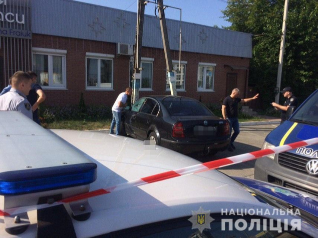 В Петропавловской Борщаговке обнаружили застреленного мужчину в автомобиле (фото, видео)