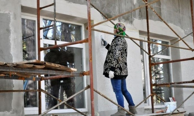 Руководителей одного из коммунальных предприятий Киева подозревают в растрате более 1,2 млн гривен на ремонте школы