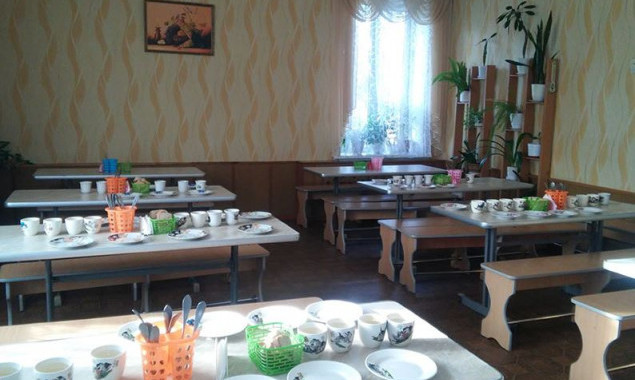 Школьников и дошкольников Бородянского района снова будет кормить местное КП