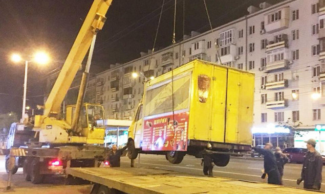 В Киеве намерены демонтировать 15 торговых точек (адреса)