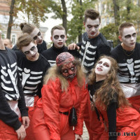 Ходячие мертвецы: в Киеве прошел парад зомби (фото, видео)