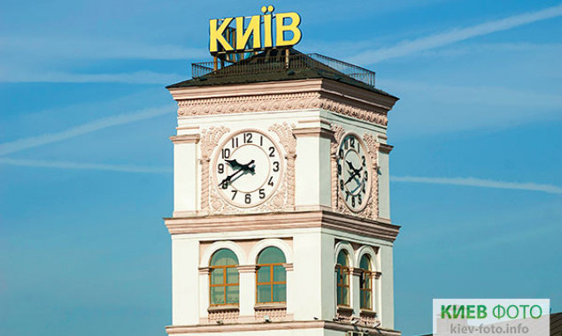 Время отправления и прибытия поездов в билетах 27 октября указывается с учетом перевода стрелок часов, - “Укрзализныця”