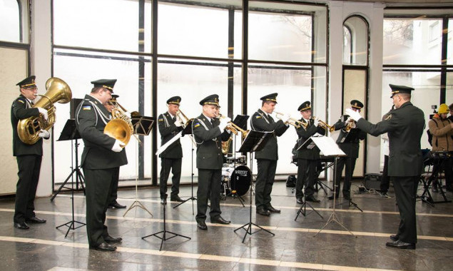 Сегодня, 10 октября, на одной из станций киевского метрополитена будет играть военный оркестр