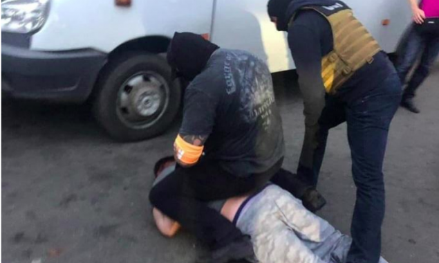 В Фастове за вымогательство взятки в 15 тысяч гривен задержан полицейский