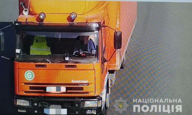 В Киеве задержали похитителей мультимедийного оборудования на сумму 4 млн гривен (фото)