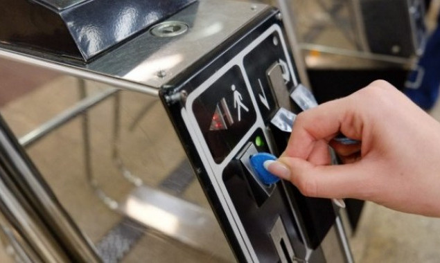 Киевляне просят еще на год сохранить в столичном метро жетоны