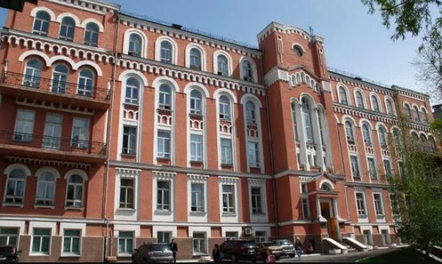 В Киеве за 60 млн гривен реконструируют отделения Александровской больницы
