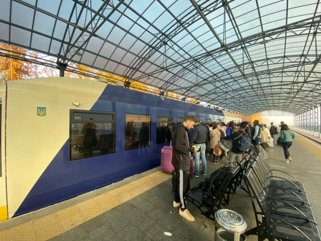 “Укрзализныця” планирует запустить новый поезд из Киева в аэропорт “Борисполь” до конца года