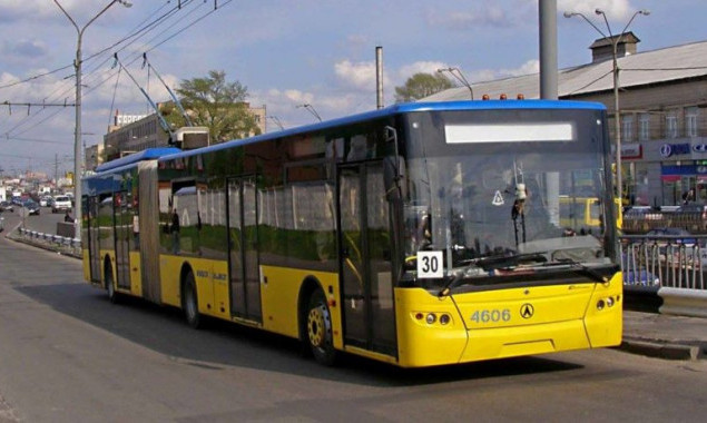 В Киеве в ночь на 30 октября вводится сокращенный режим работы троллейбусов №30