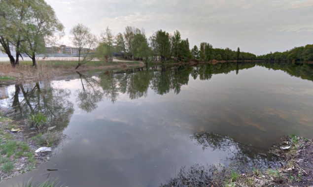 Жители столичной Троещины возмущены вонью из озера Среднее Выгуровское