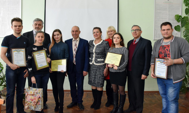 Студентов всех украинских ВУЗов приглашают выиграть грант на обучение