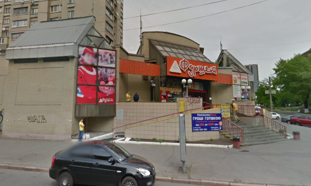 Киевские власти проверили супермаркет “Фуршет” на Антоновича из-за жалоб на шум