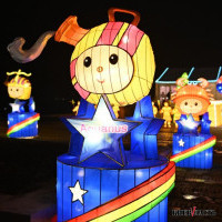 Светящиеся в темноте: в Киеве стартовал Новогодний фестиваль гигантских китайских фонарей (фото)
