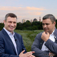Укрбуд жив: Киев продолжает отдавать десятки миллионов гривен партнерам Микитася