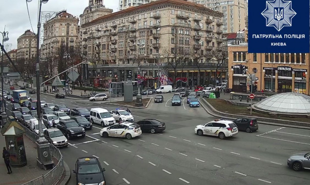 В центре Киева нарушитель после преследования полицией столкнулся с несколькими автомобилями (видео)