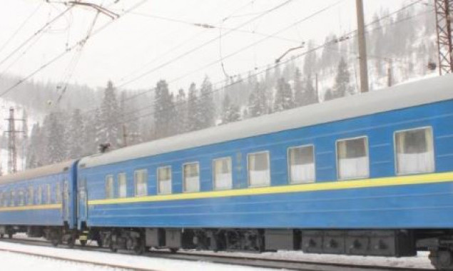 На зимние праздники “Укрзализныця” пустит 19 дополнительных поездов и продолжит маршруты семи поездов (список)