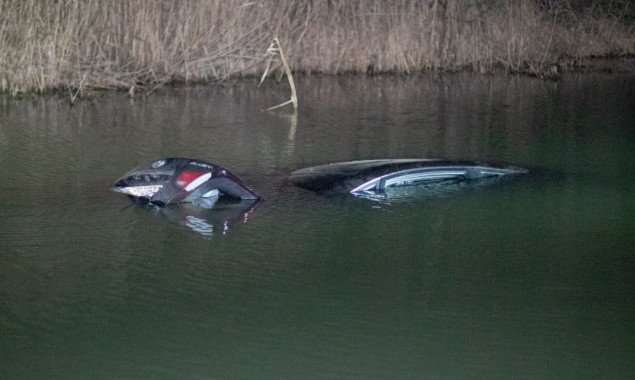 В Ирпене автомобиль Hyundai упал в реку, пострадал ребенок (фото)