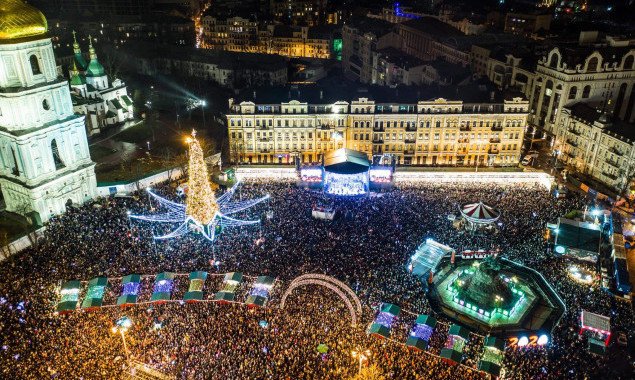 На Софийской площади в Киеве Новый год встречали более 100 тысяч человек