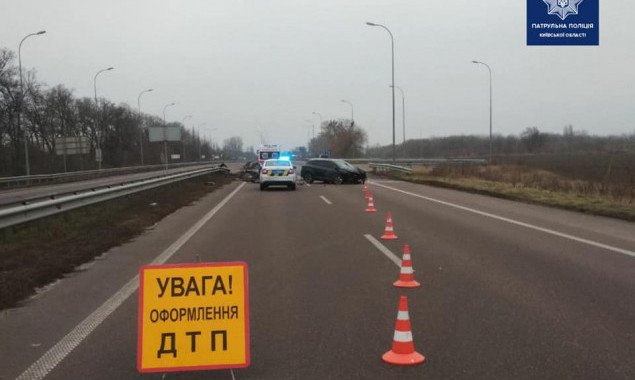 На Киевщине на автодороге Киев-Харьков-Должанский произошла серьезная авария (фото)