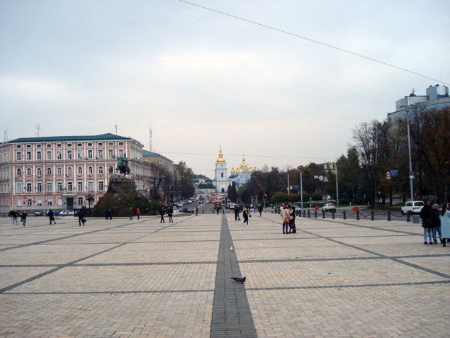 На Софийской площади в Киеве возобновили движение транспорта