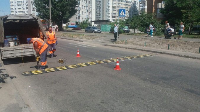 В прошлом году на дорогах Киева появилось более 50 новых “лежачих полицейских” (адреса)