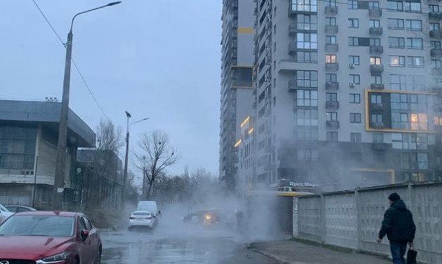 Еще один прорыв горячей воды в Киеве произошел у ЖК Campus в Соломенском районе - соцсети