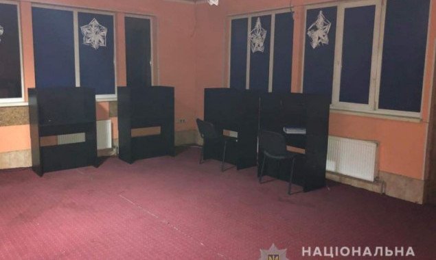 В селе Белоцерковского района Киевщины выявили подпольный зал игровых автоматов (фото)