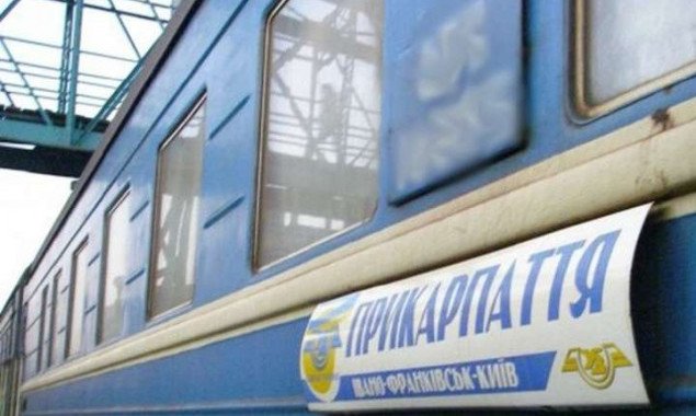 Проводника поезда из Киева в Ивано-Франковск избили за замечание