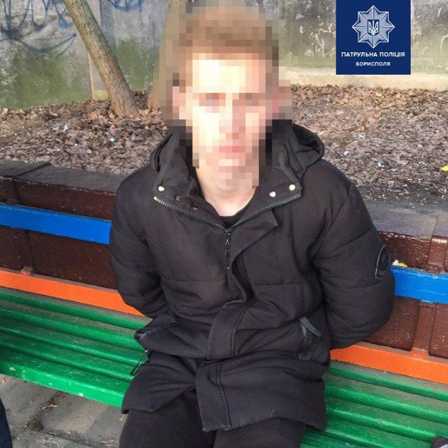 В Борисполе полиция задержала вероятного закладчика наркотиков благодаря бдительности граждан (фото)