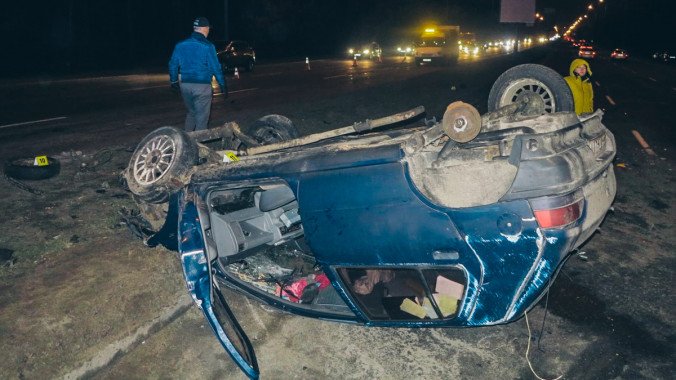 Под Киевом в результате столкновения Renault и Kia погибла женщина (фото)