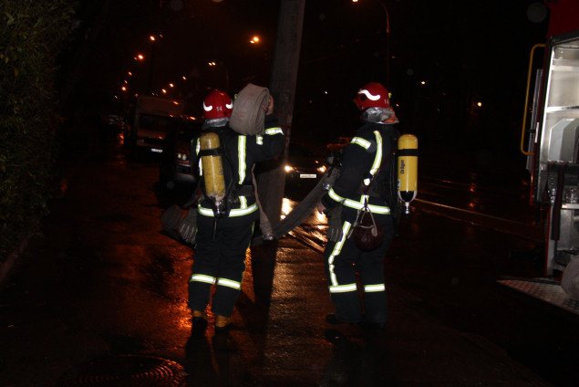 На территории одного из предприятий в Дарницком районе Киева произошел пожар