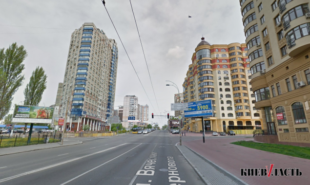 Для четырех столичных троллейбусов ввели дополнительную остановку на улице Черновола