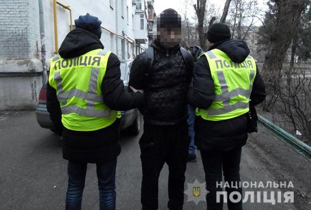 В Киеве задержали подозреваемого в покушении на убийство и попытке изнасилования 19-летней киевлянки (фото, видео)