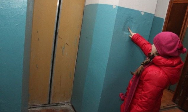 В трех районах Киева должны отремонтировать 36 лифтов (адреса)