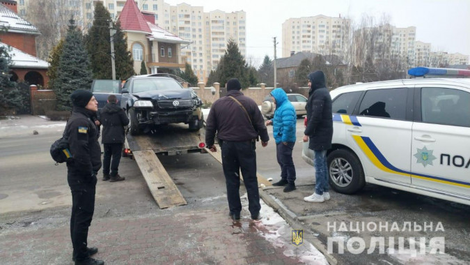 Под Киевом во время оформления ДТП мужчина напал на полицейского