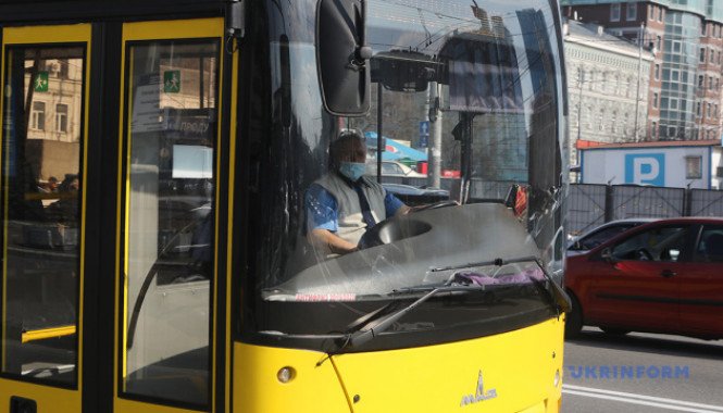 С сегодняшнего дня, 23 марта, общественный транспорт Киева прекратил работу для обычных граждан до окончания карантина