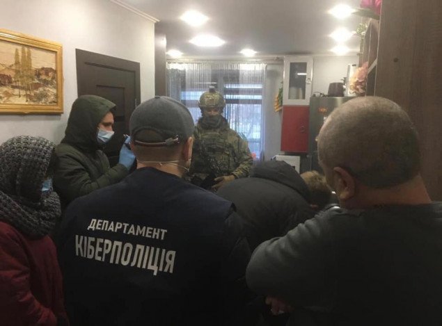 Киберполиция пресекла деятельность межрегиональной хакерской группы в Украине (фото)