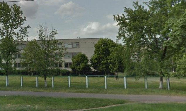 Главу Днепровской РГА попросили проверить качество материалов при ремонте школы №228
