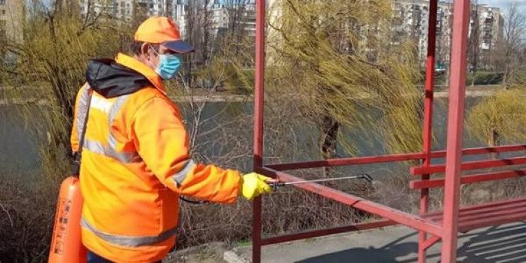 Столичные коммунальщики отчитались об усилении санитарной обработки Киева