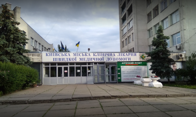 На входе в Киевскую городскую клиническую больницу скорой медицинской помощи установили обеззараживающую рамку (фото)