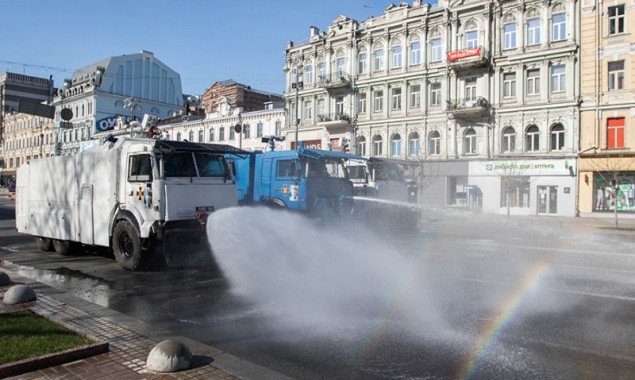 Во время карантина техника Нацгвардии будет дезинфицировать центральные улицы Киева (фото, видео)