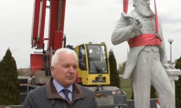 В Борисполе началась установка памятника автору гимна Украины  Павлу Чубинскому (видео)