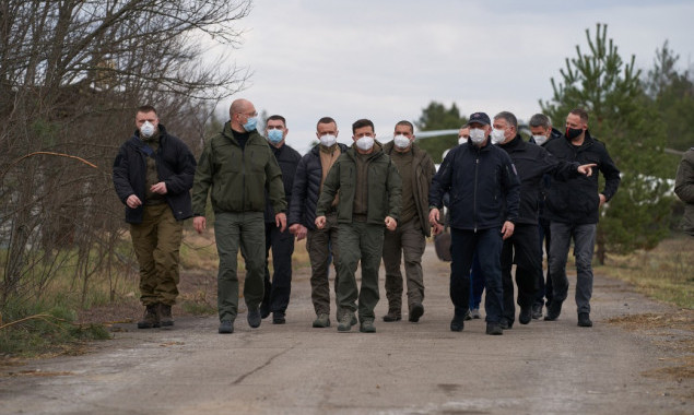 В годовщину катастрофы на Чернобыльской АЭС президент Зеленский посетил зону отчуждения (фото)